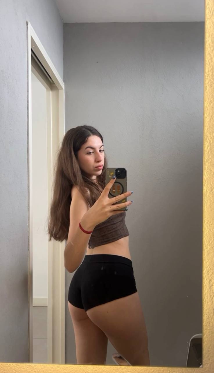 Amber in her underwear in Niteroi