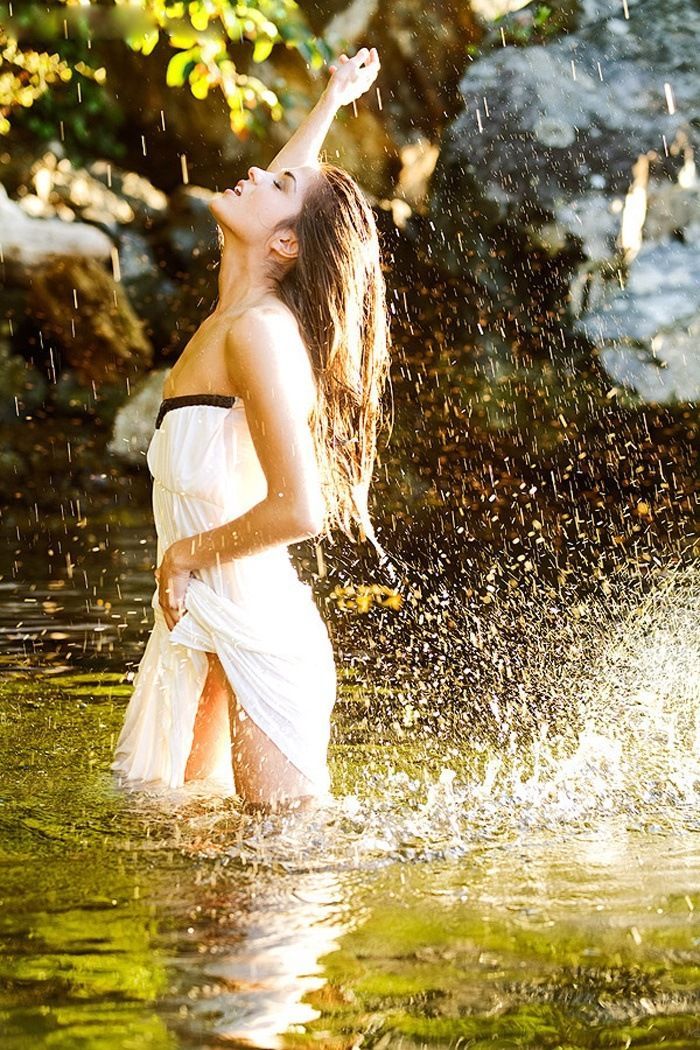 Marie Avgeropoulos in Niteroi