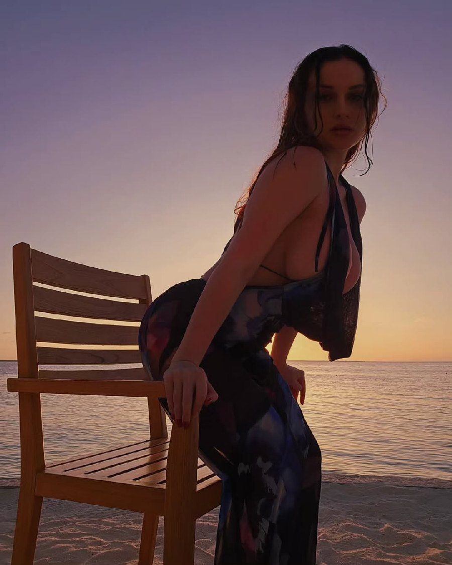 Sexy girl Miranda Faith nude in Niteroi