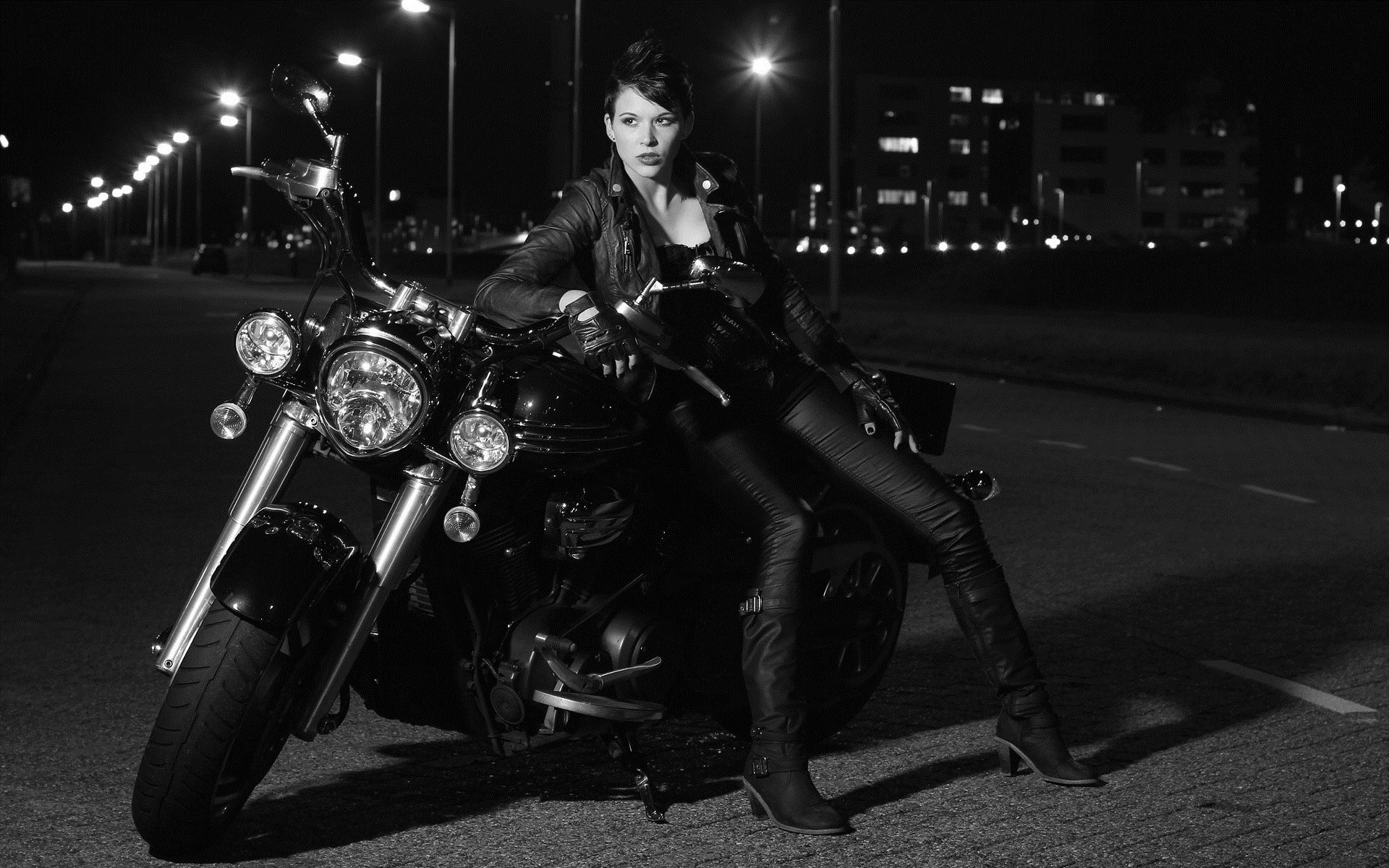 Photo Beautiful girls and motorcycles in Niteroi