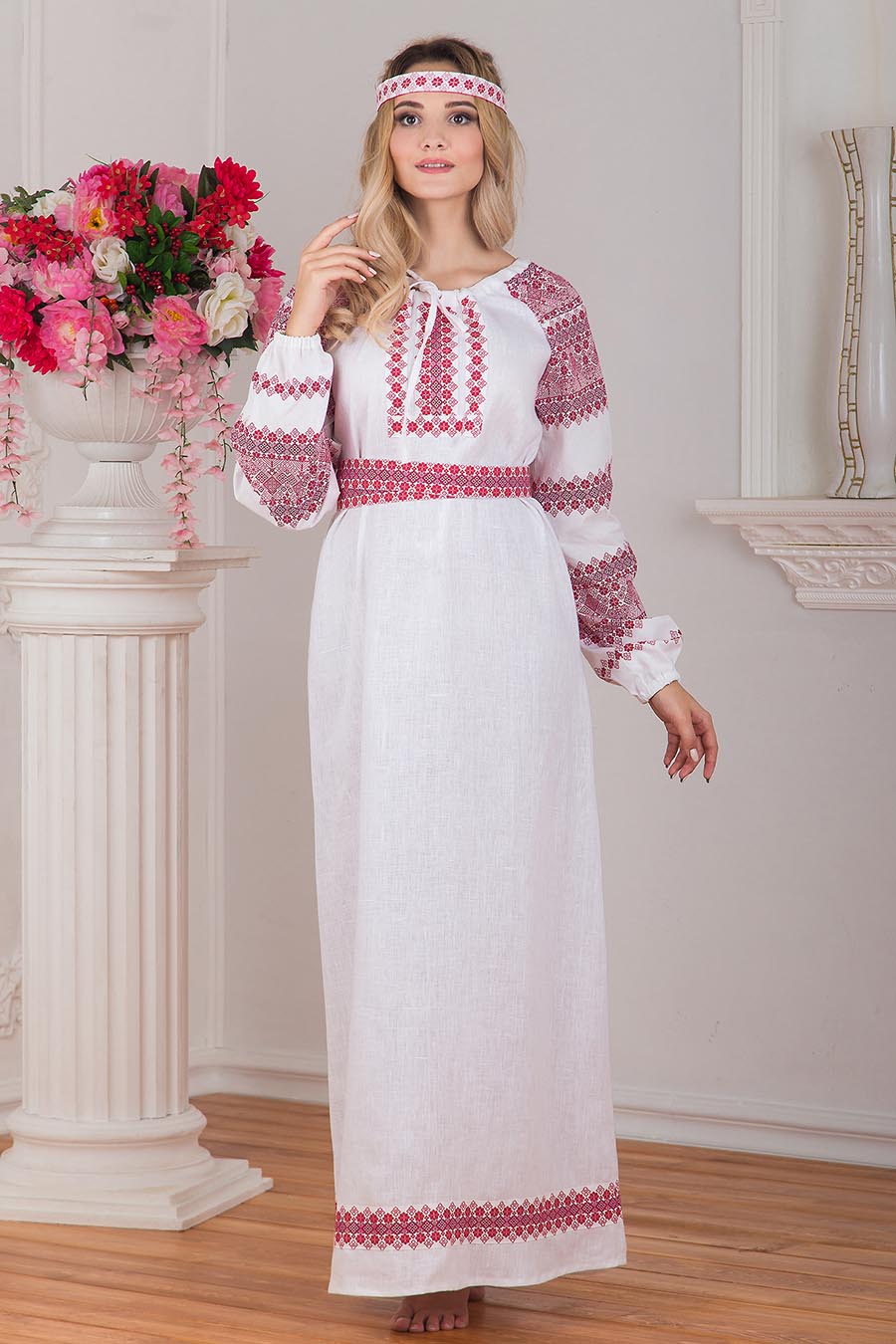 Women in Slavic costumes in Niteroi