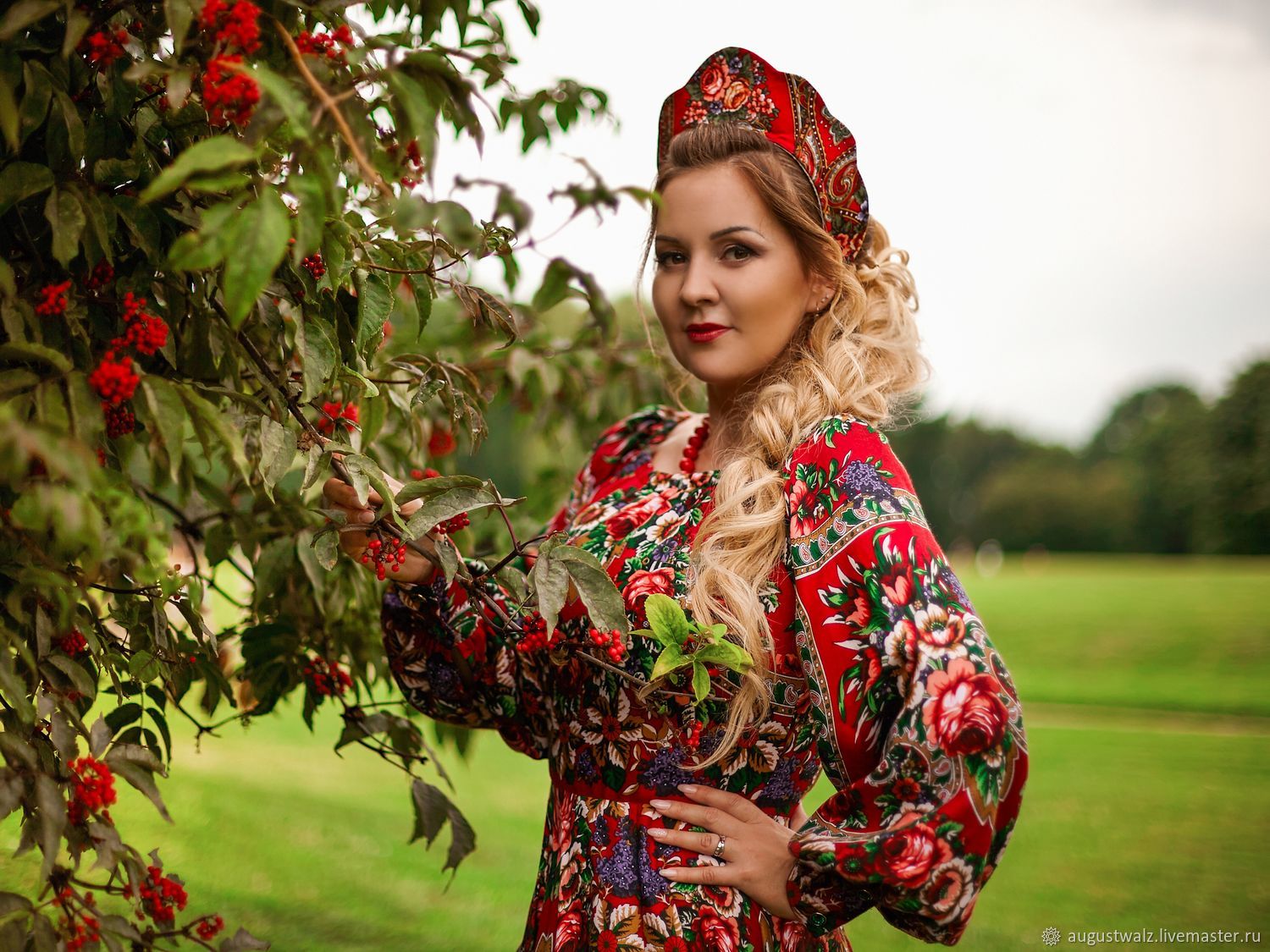 Women in Slavic costumes in Niteroi