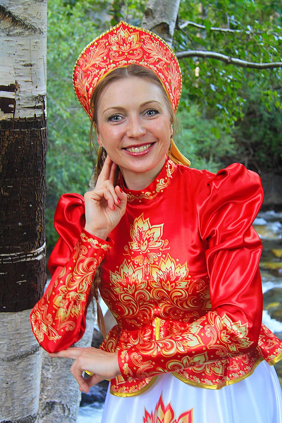 Women in Slavic costumes in Niteroi
