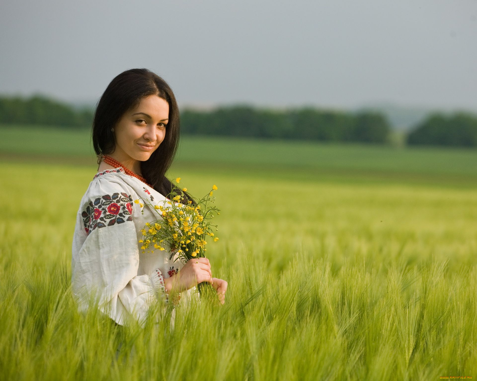 Women in Slavic costumes in Niteroi