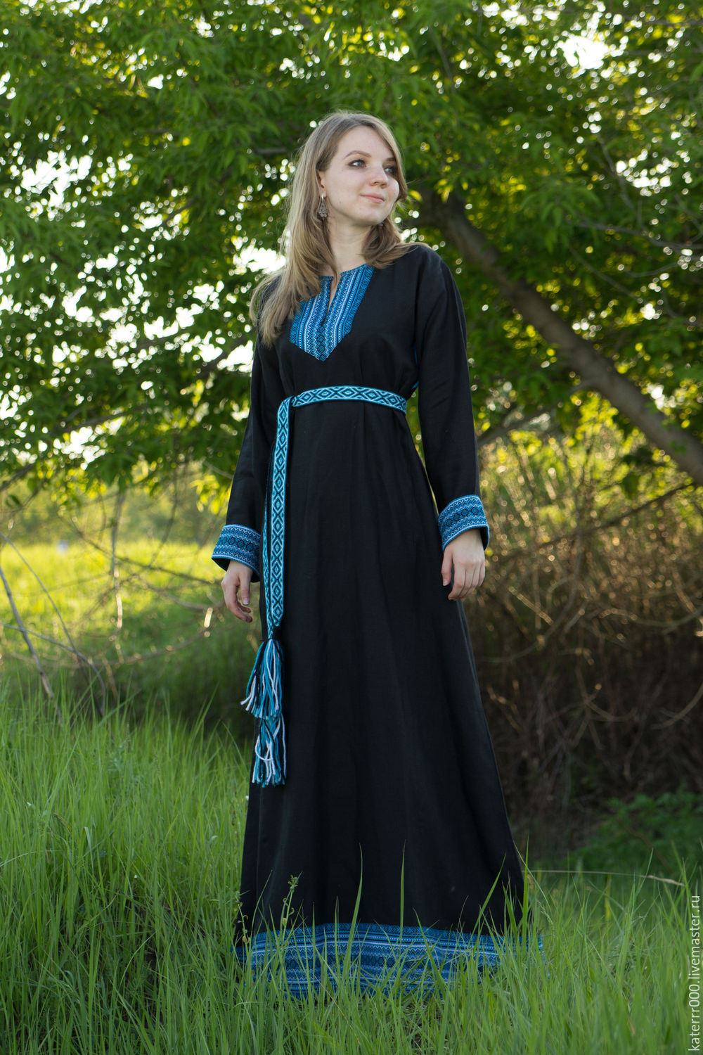 Women in Slavic costumes in Niteroi