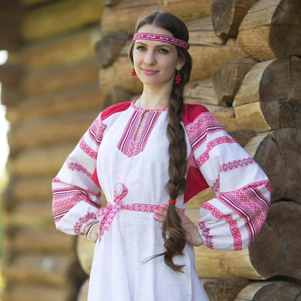 Girls in Slavic costumes in Niteroi