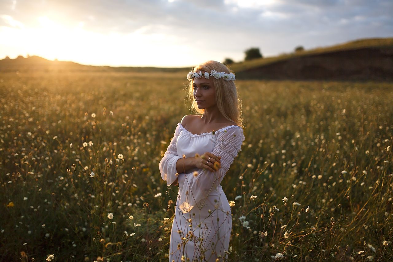 Girls in Slavic costumes in Niteroi