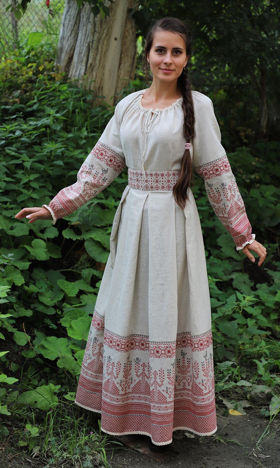 Girls in Slavic costumes in Niteroi