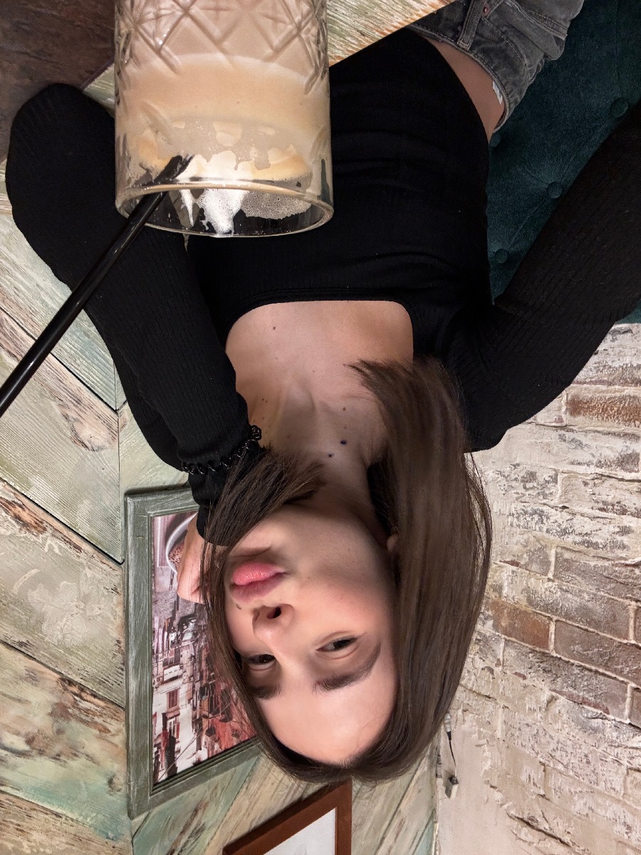 Fresh photos, fresh mood — Tina online in Niteroi